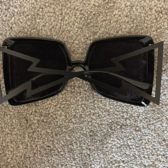 Elegant Black Rhinestone Sunglasses - Picture 3 of 6